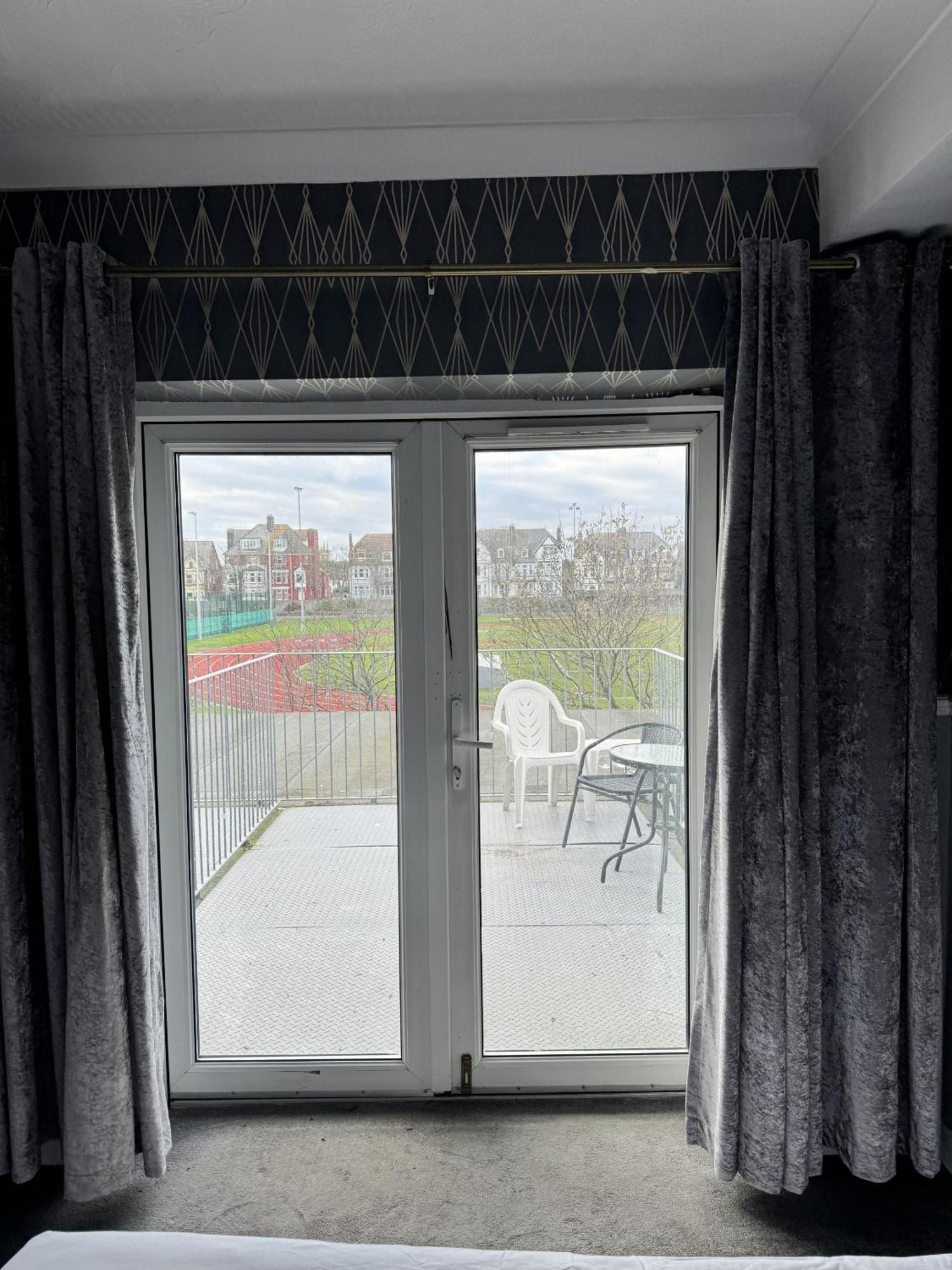 The Majestic Bed & Breakfast Great Yarmouth Ruang foto